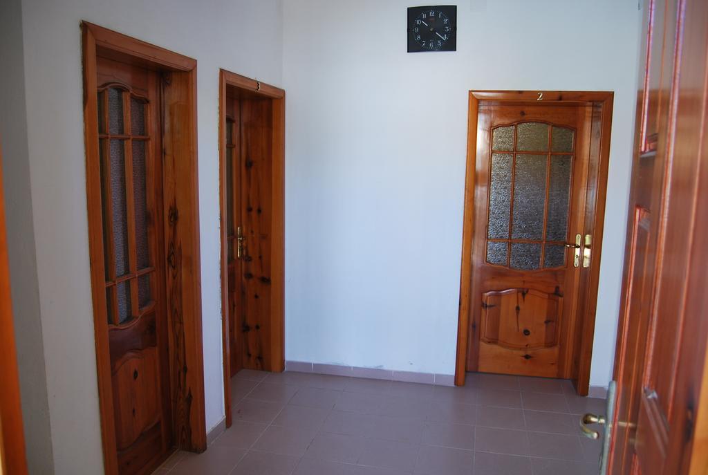H And H Guesthouse Velipoje Exterior photo
